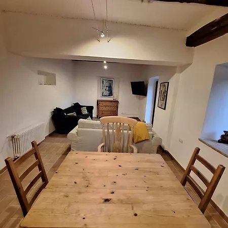 La Meraviglia Nyaraló Montefortino