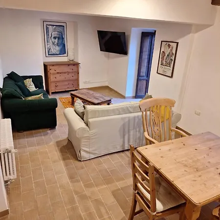 別荘 La Meraviglia Montefortino